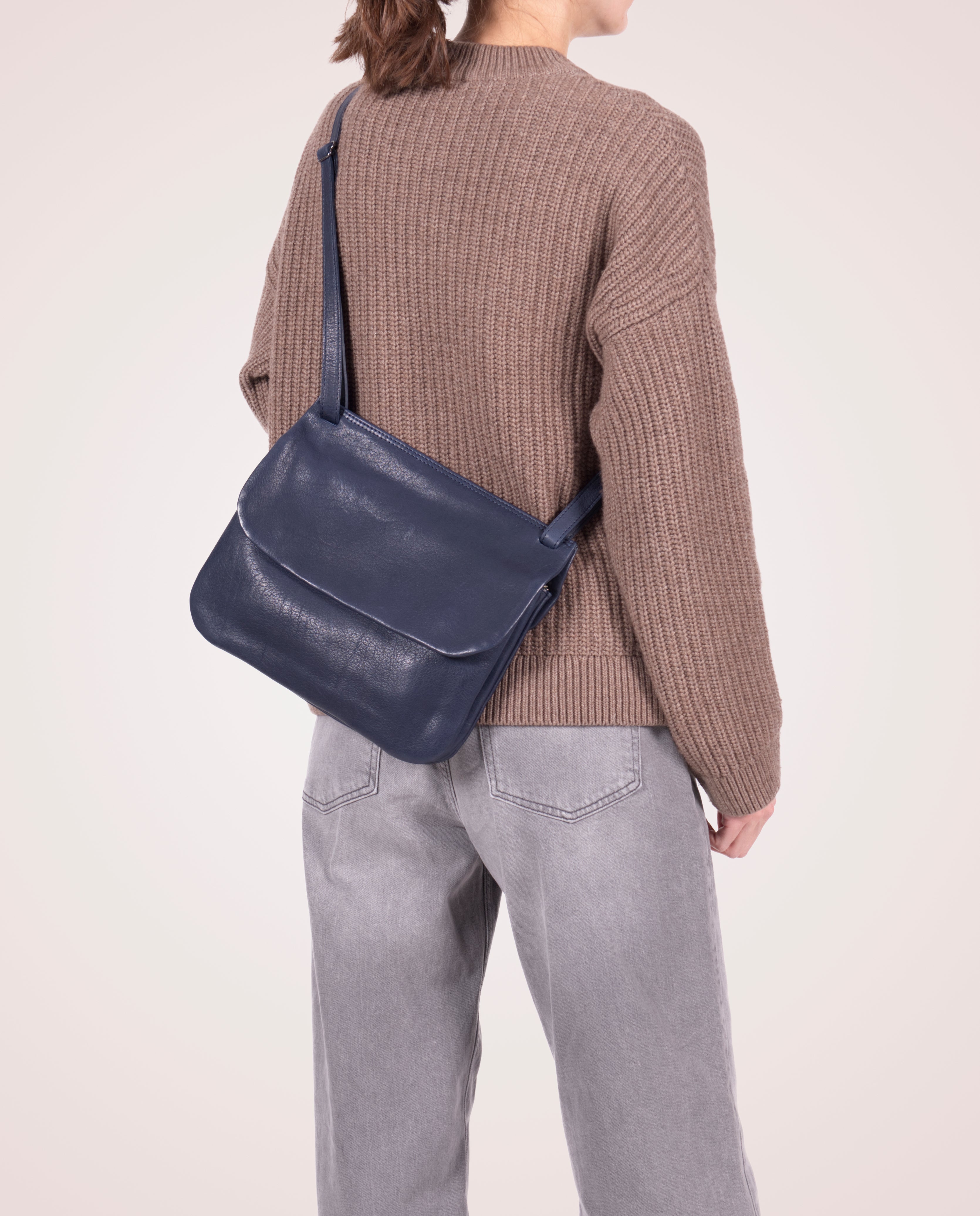 Chacoral smooth Shoulder Bag triple