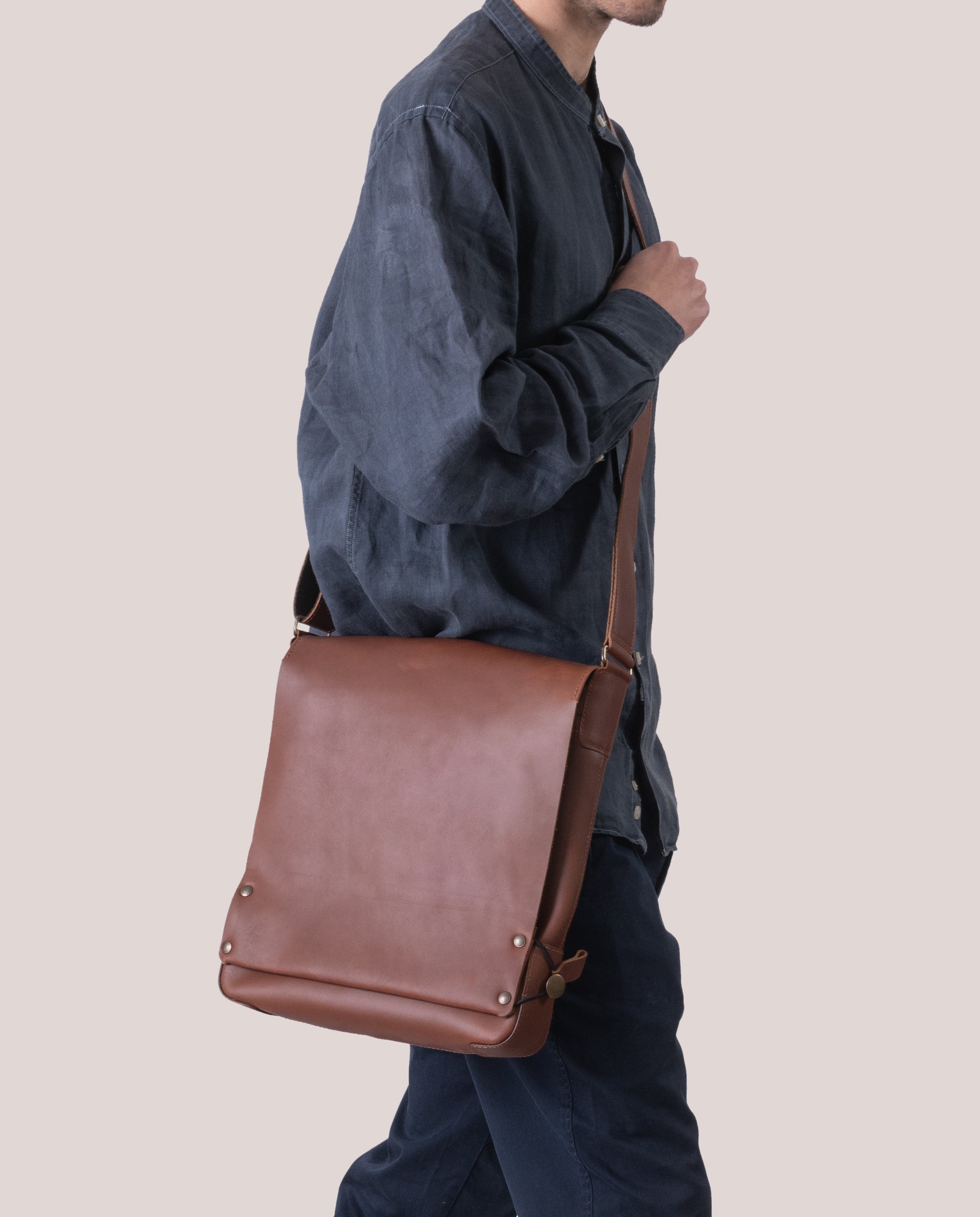Messenger bag upend