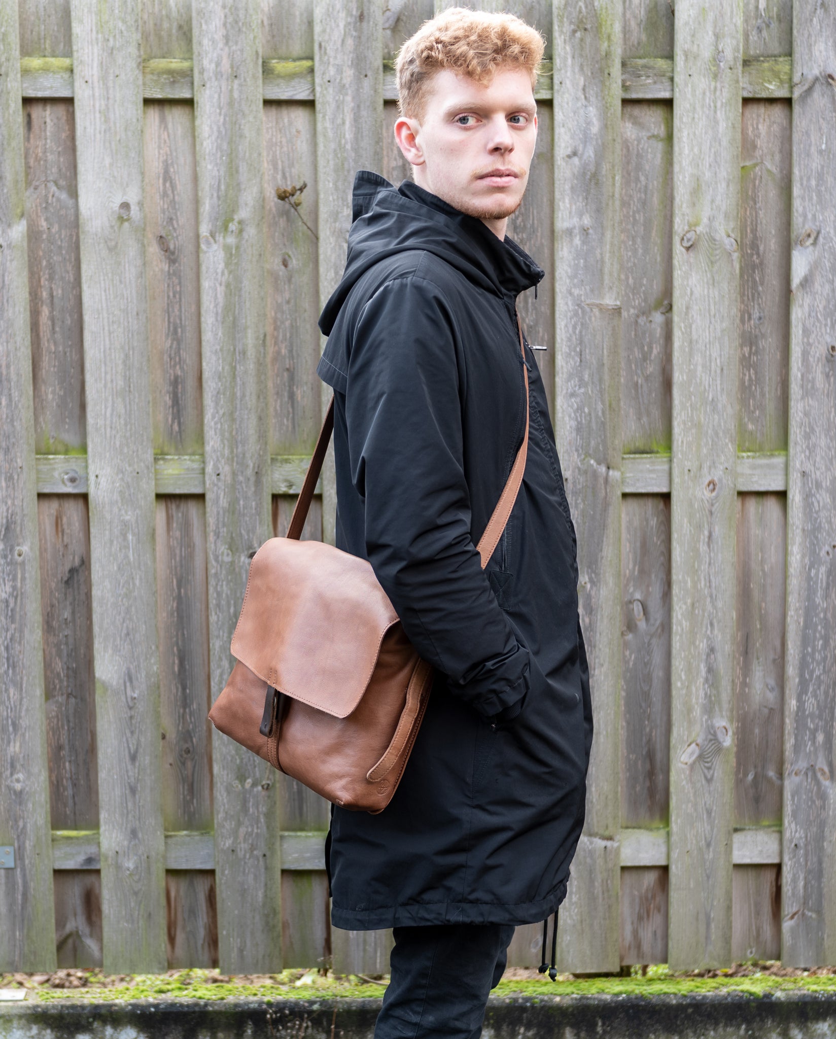 Lift notebook messenger bag