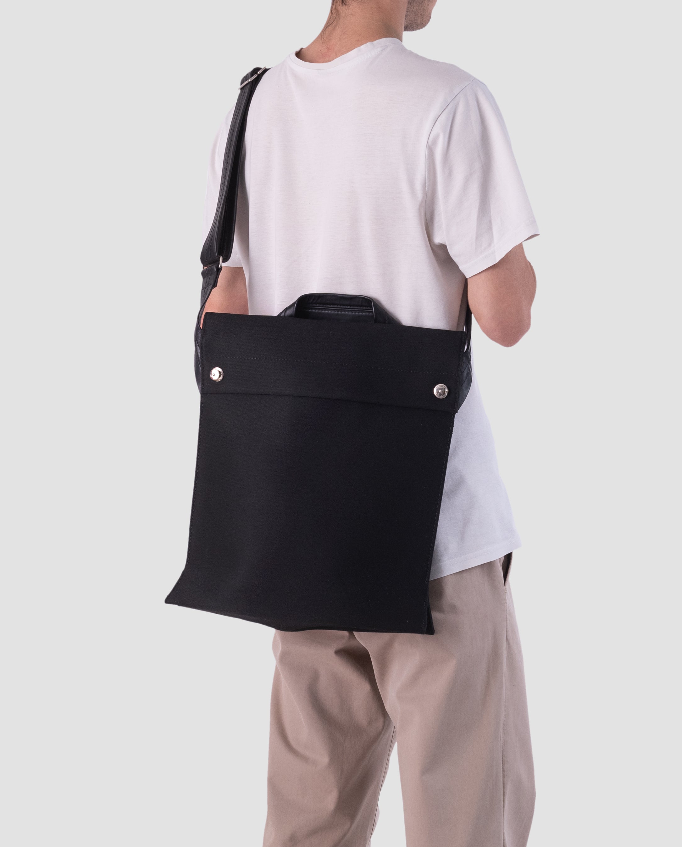 Cubicbag messenger bag up-end