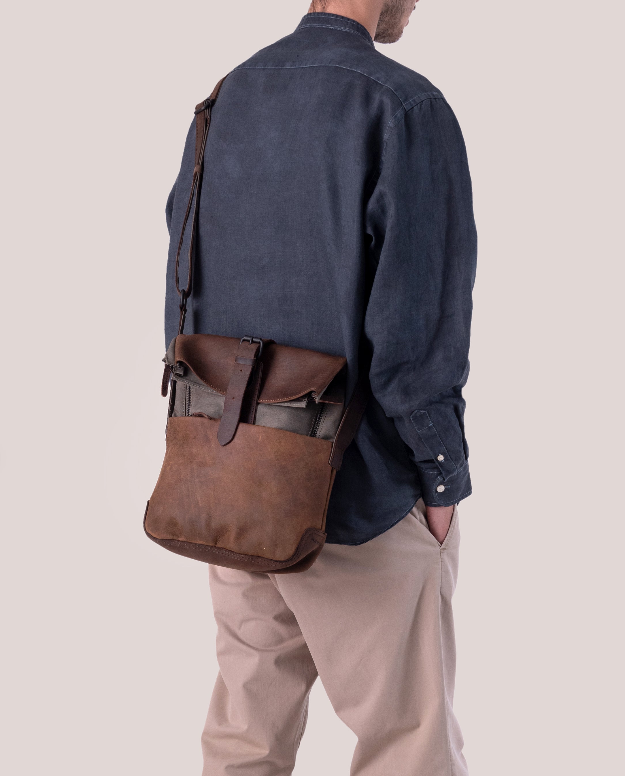 Messenger bag upend