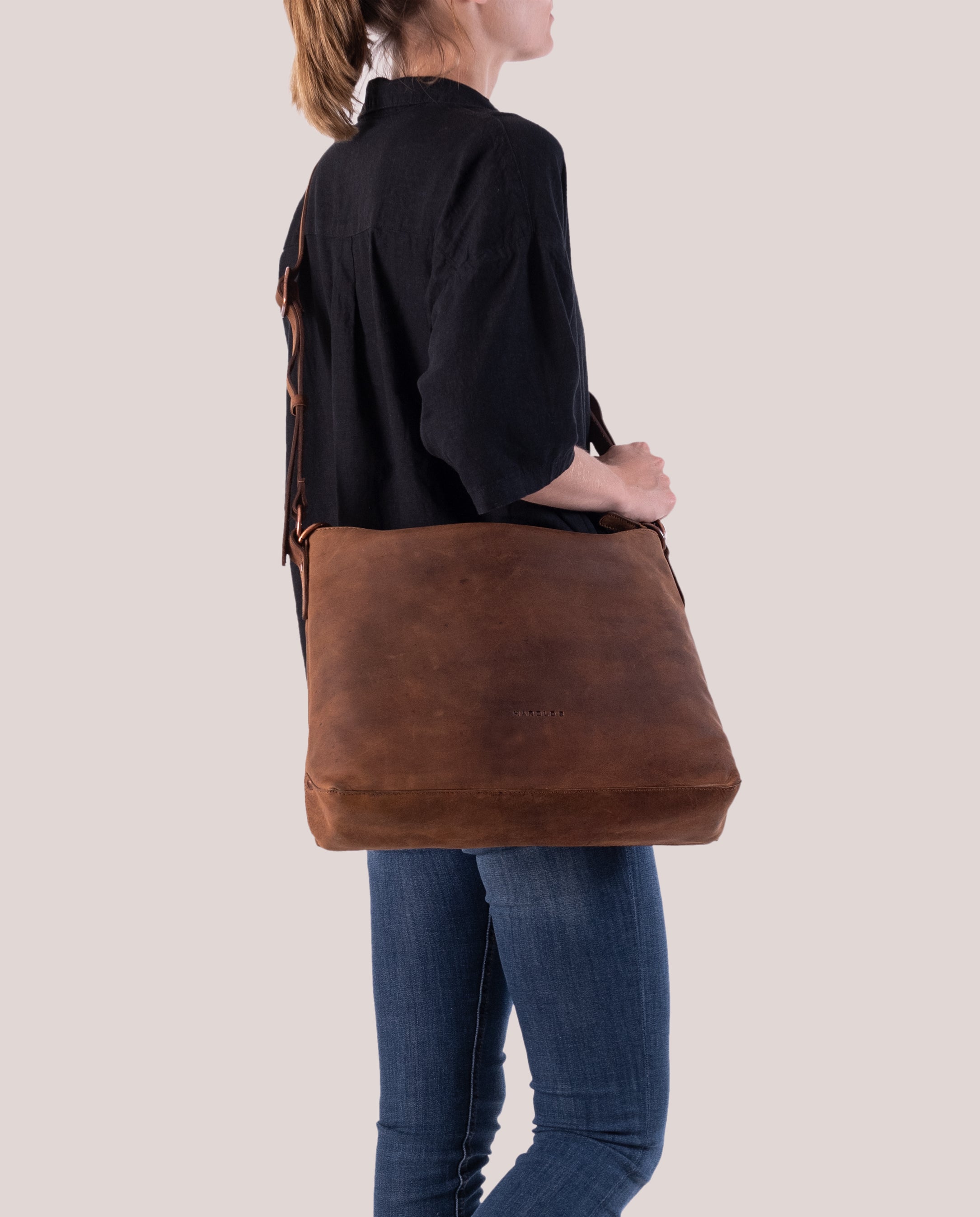 Antic casual Pouch