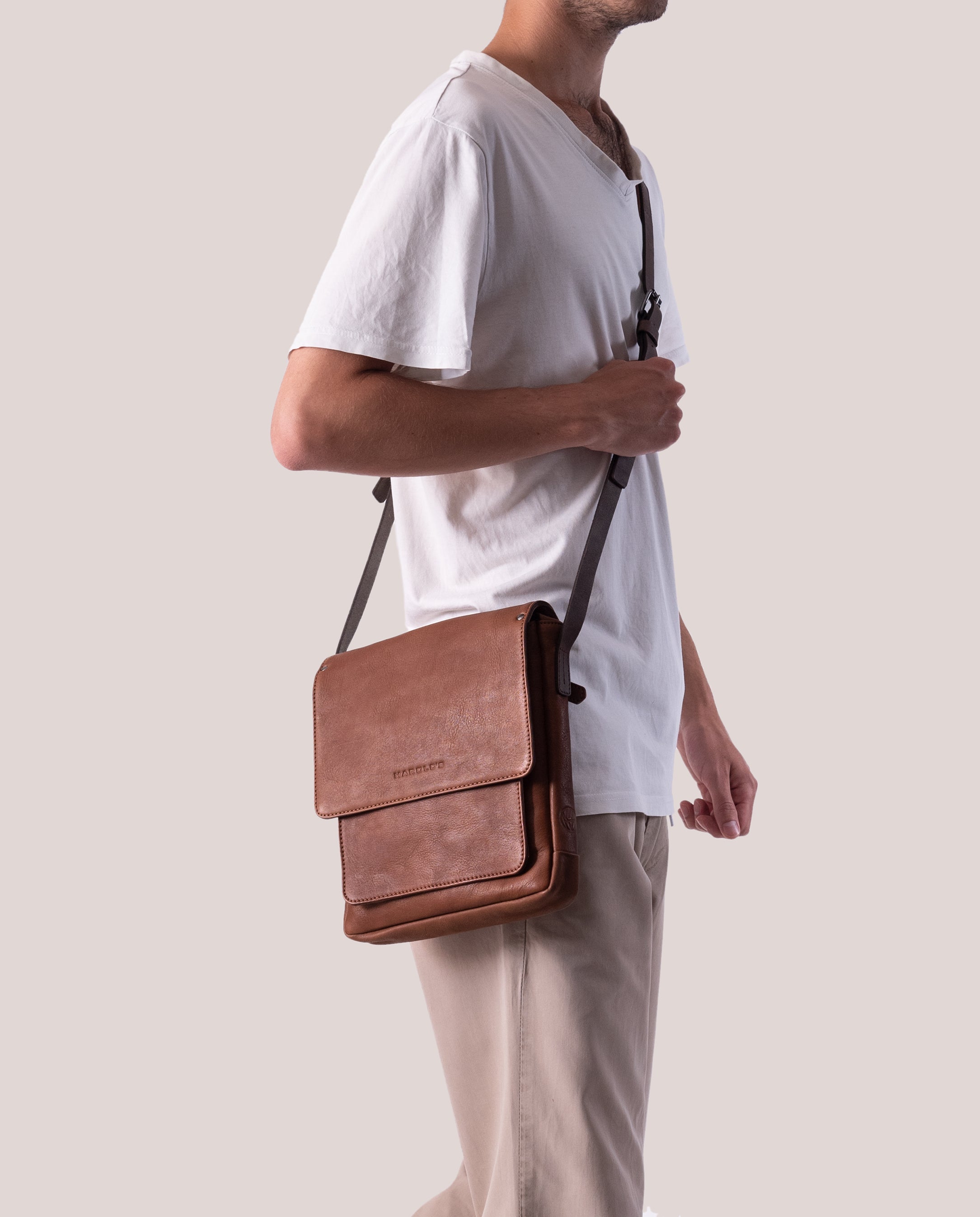 Ivy Lane Tablet Messenger bag upend small