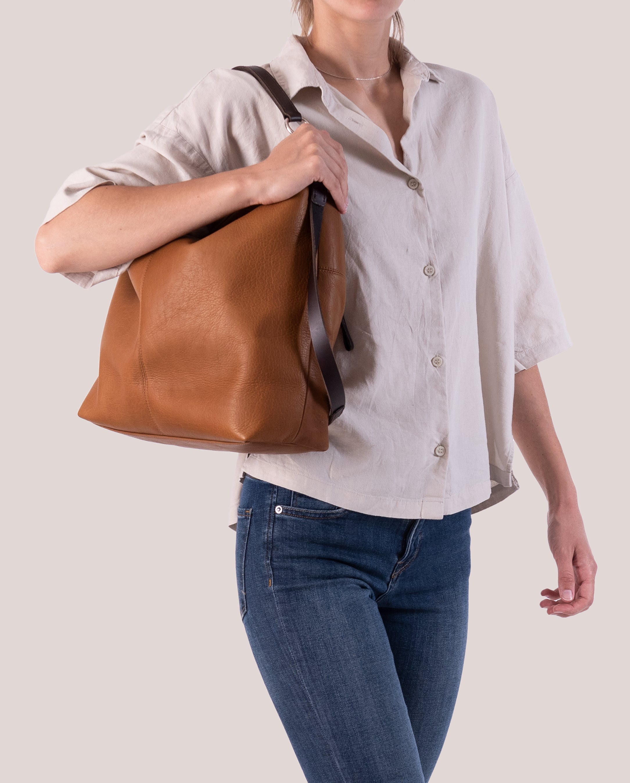 Chaza Pouch upend
