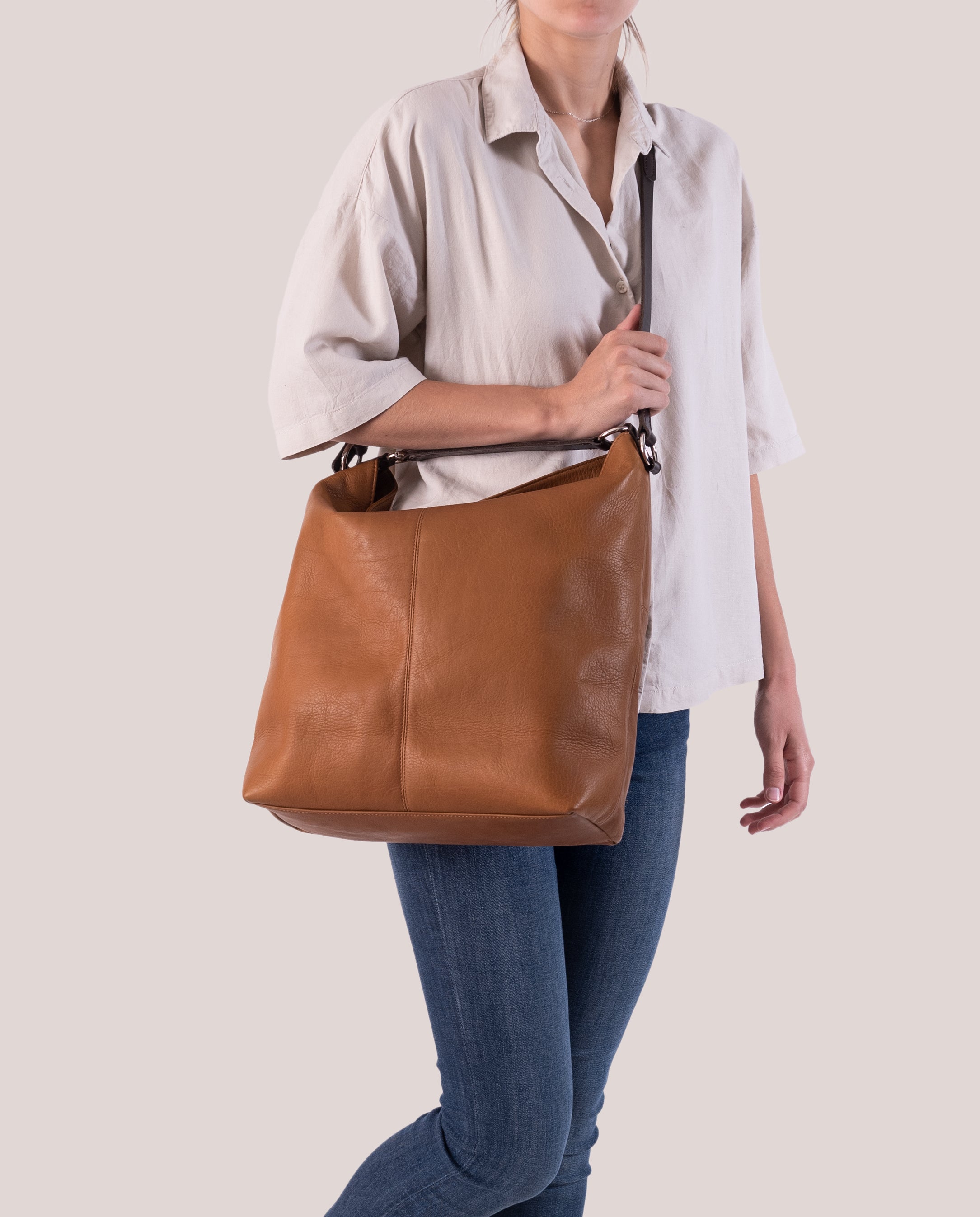 Chaza Pouch upend