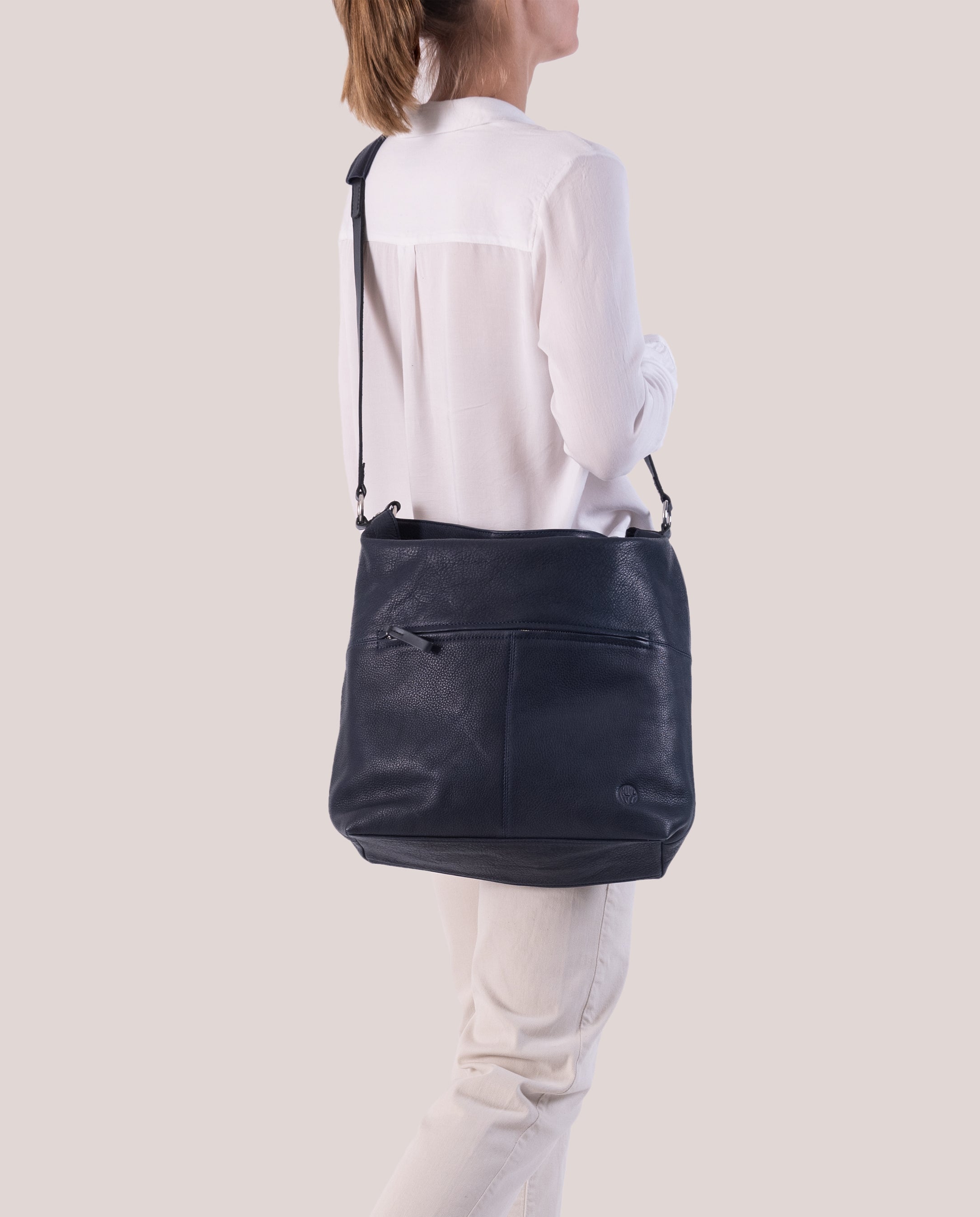 Chaza Pouch upend