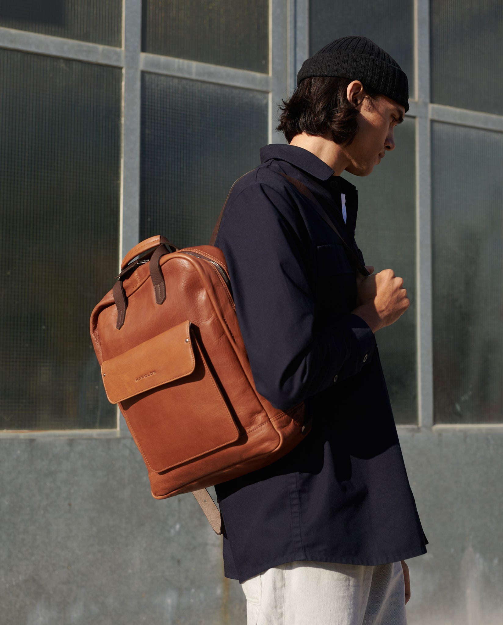Notebook messenger bag/backpack